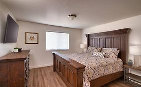 5C Sweet Redcliff Condo, Pool & Hot Tub